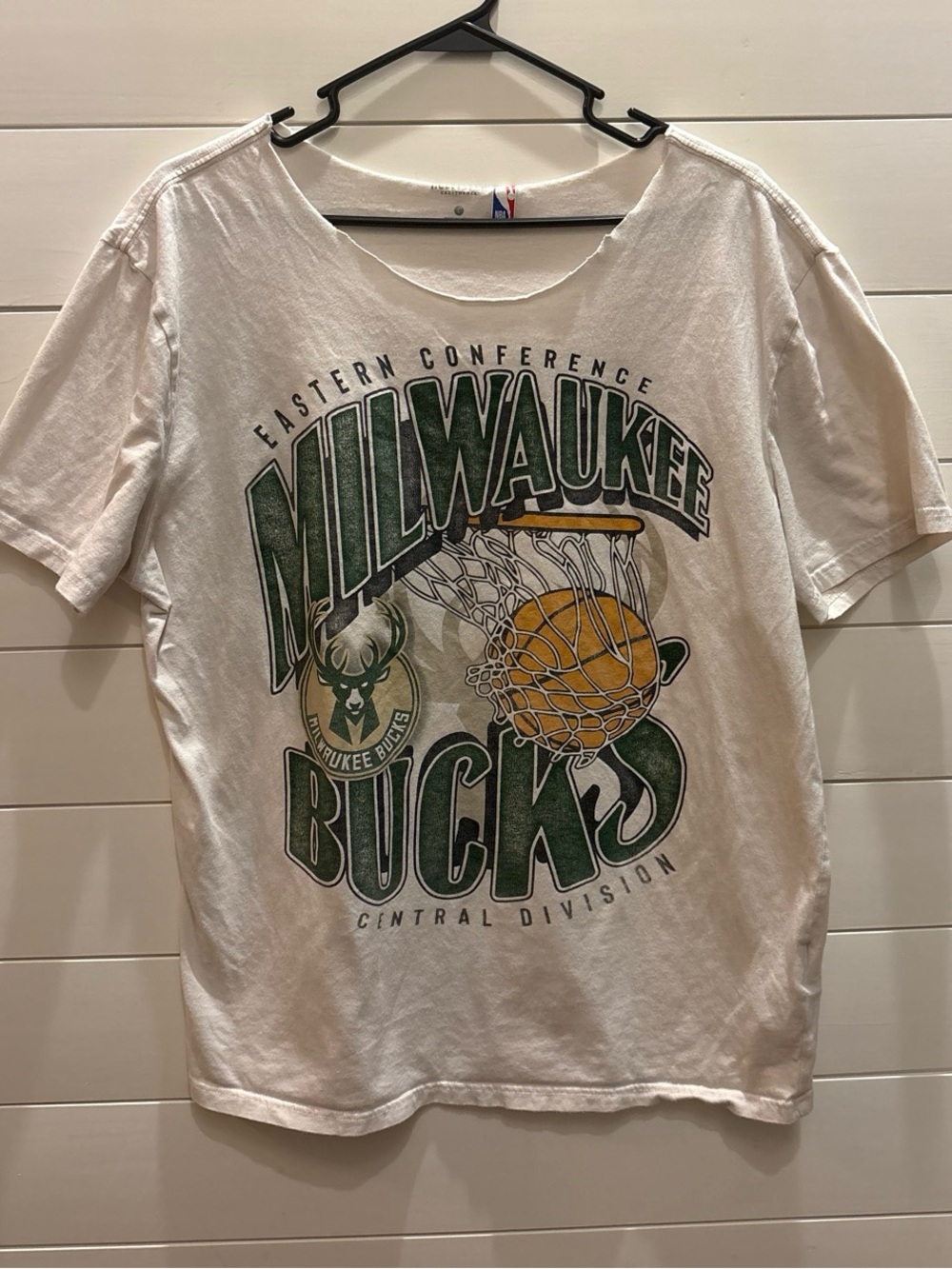 Hollister Milwaukee Bucks White Graphic Tee